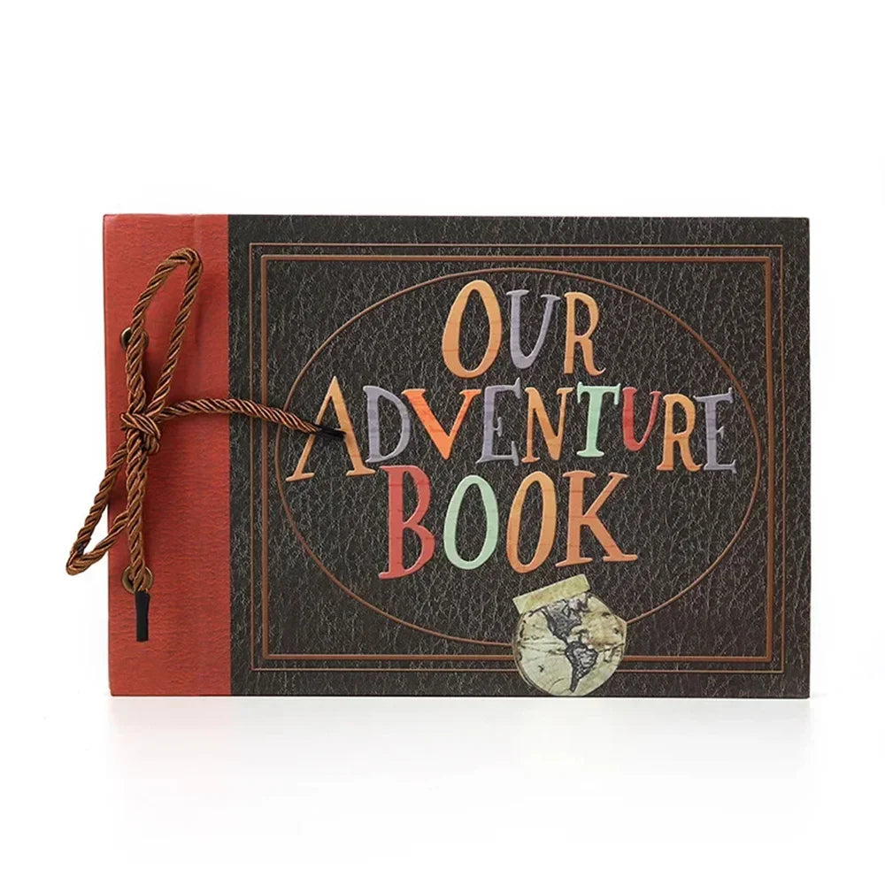 Álbum de Fotos Scrapbook "Our Adventure Book" – Libro de Aventuras Personalizable con Hojas de Kraft