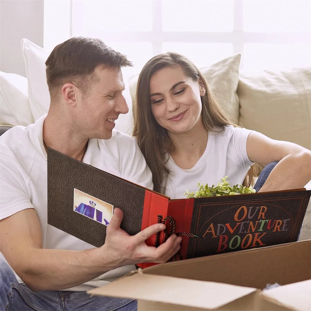 Álbum de Fotos Scrapbook "Our Adventure Book" – Libro de Aventuras Personalizable con Hojas de Kraft